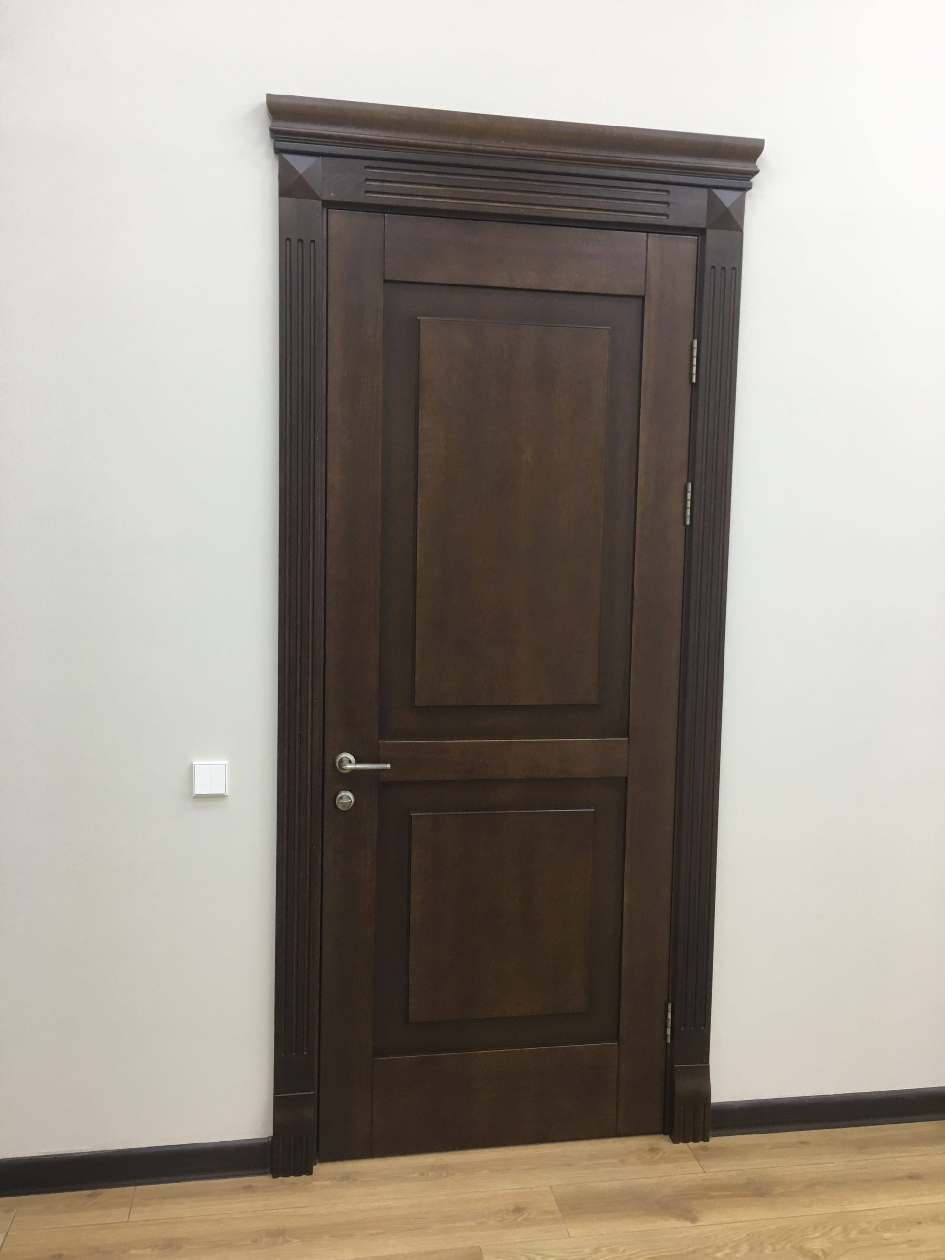 Двери в кабинете руководителя 1